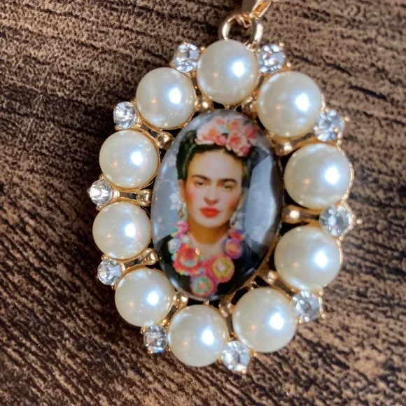 Frida Necklace NWT - Picture 2 of 3